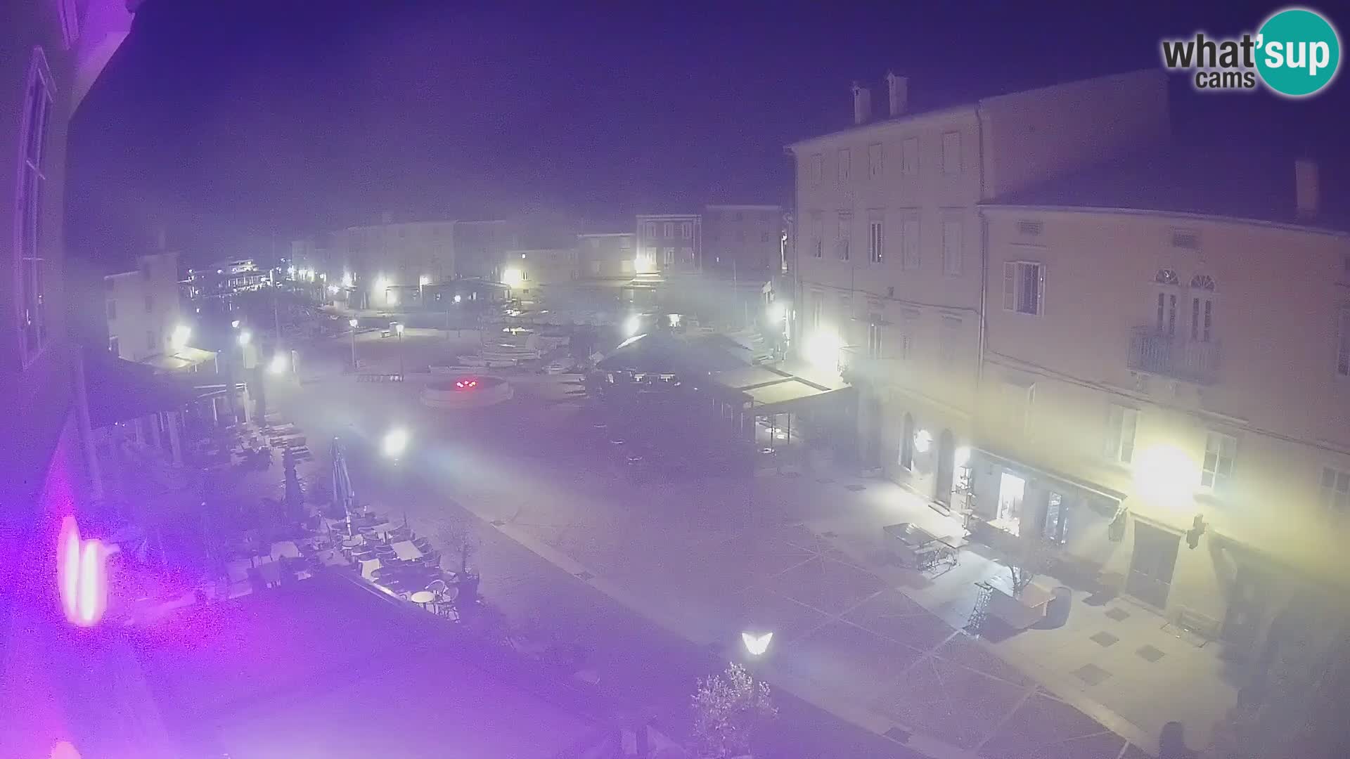 Cámara en vivo ciudad de Cres – plaza principal y “mandrač” – isla de Cres – Croacia