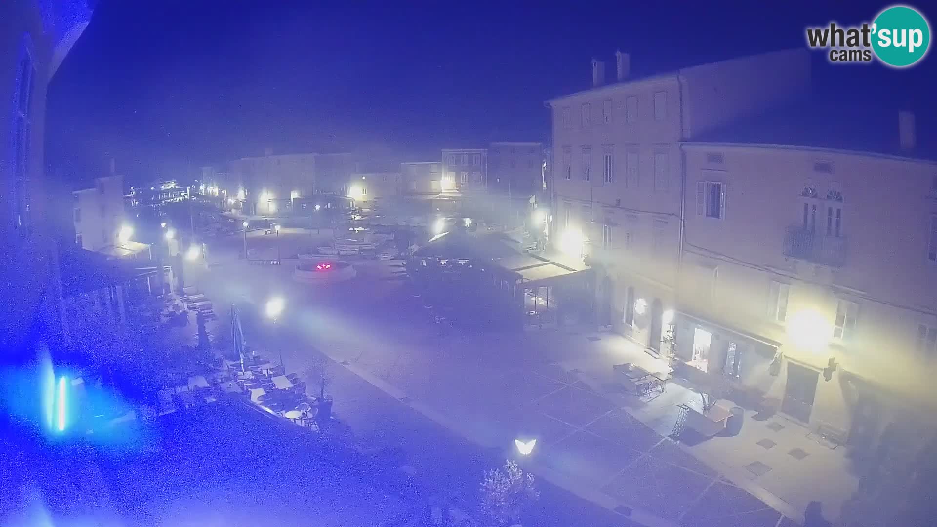 Web kamera Grad Cres – glavni trg i “mandrač” – otok Cres