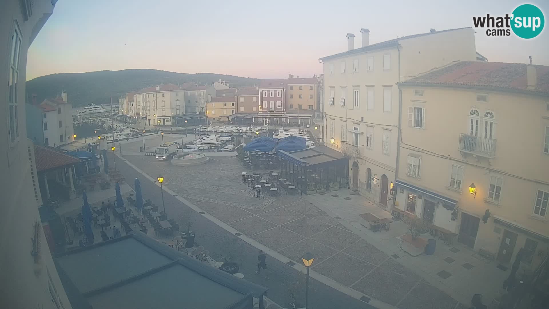 LIVE cam Cres city – place principale et “mandrač” – île de Cres – Croatie