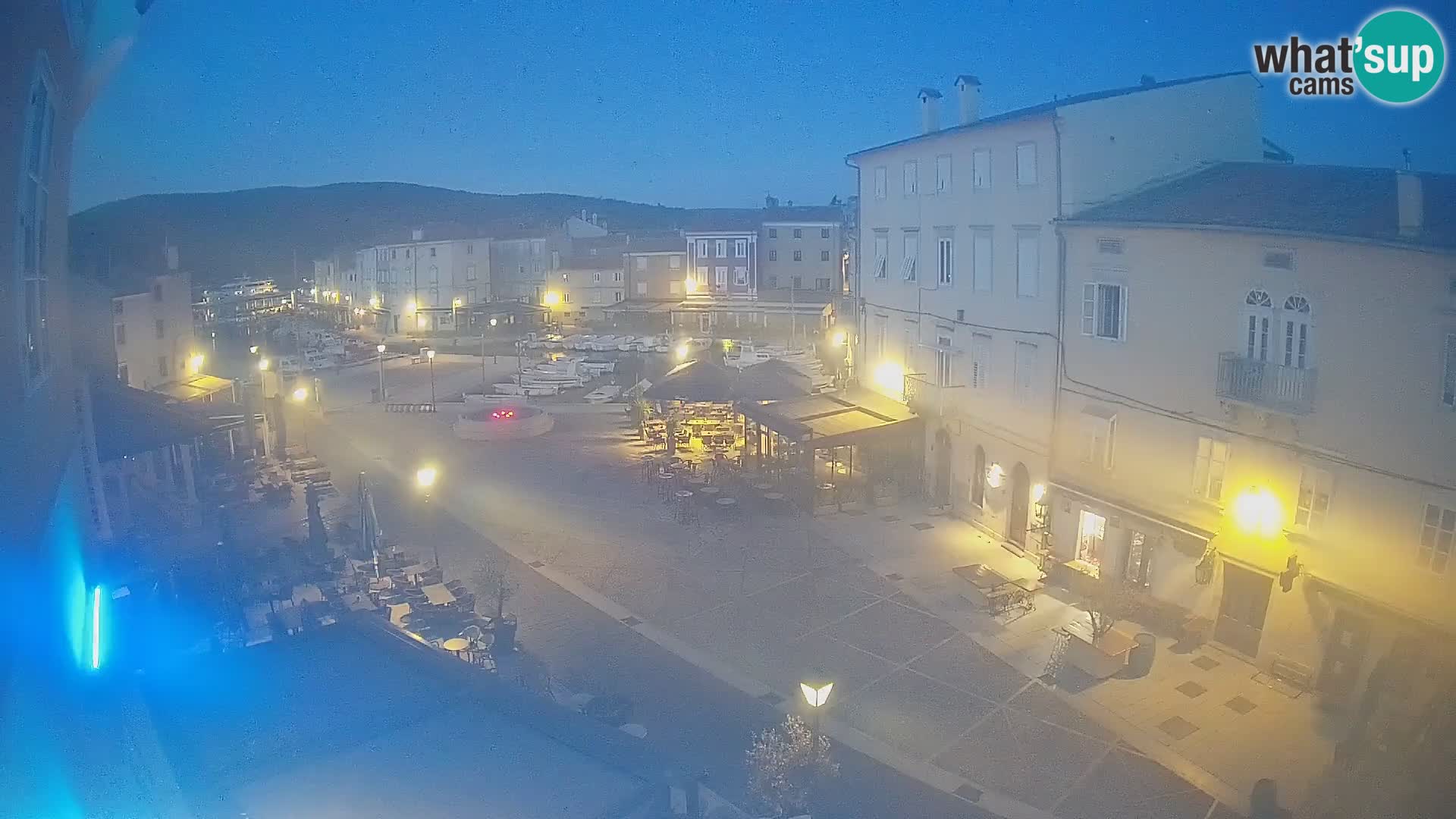 Cámara en vivo ciudad de Cres – plaza principal y “mandrač” – isla de Cres – Croacia