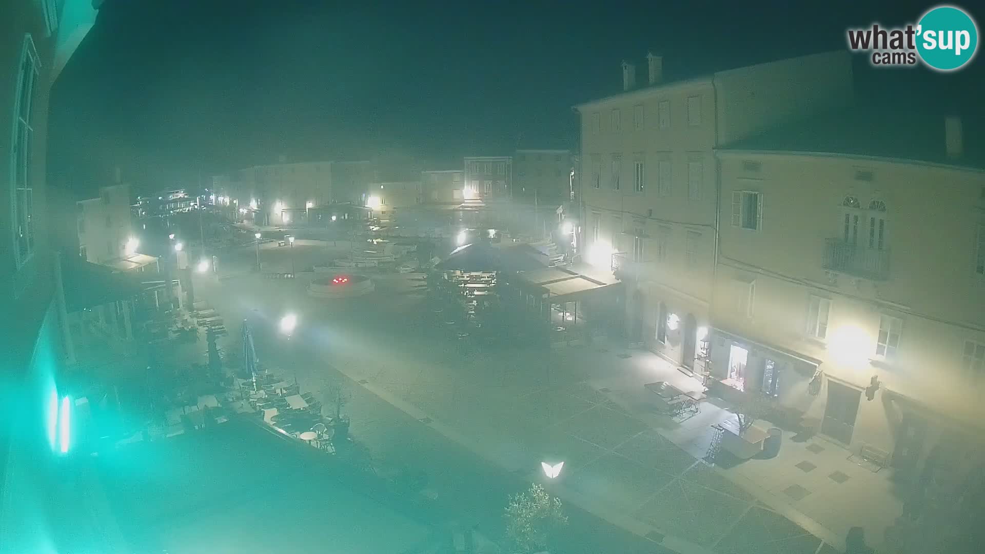 Web kamera Grad Cres – glavni trg i “mandrač” – otok Cres