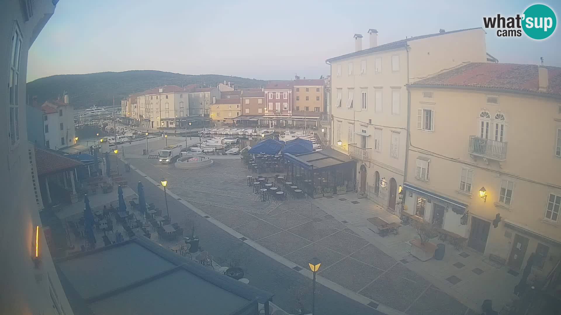 LIVE cam Cres city – place principale et “mandrač” – île de Cres – Croatie