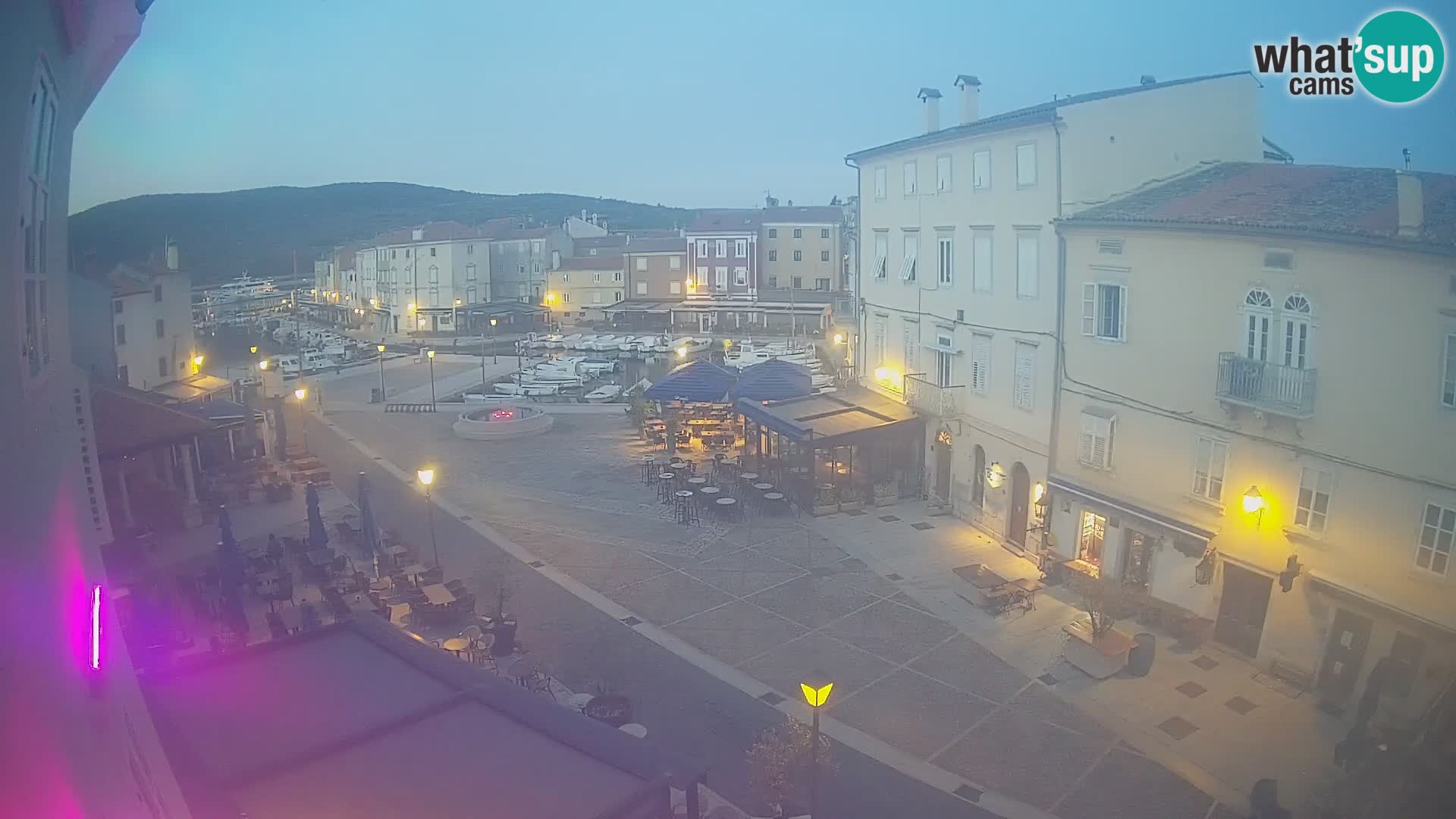 LIVE cam Cres city – place principale et “mandrač” – île de Cres – Croatie