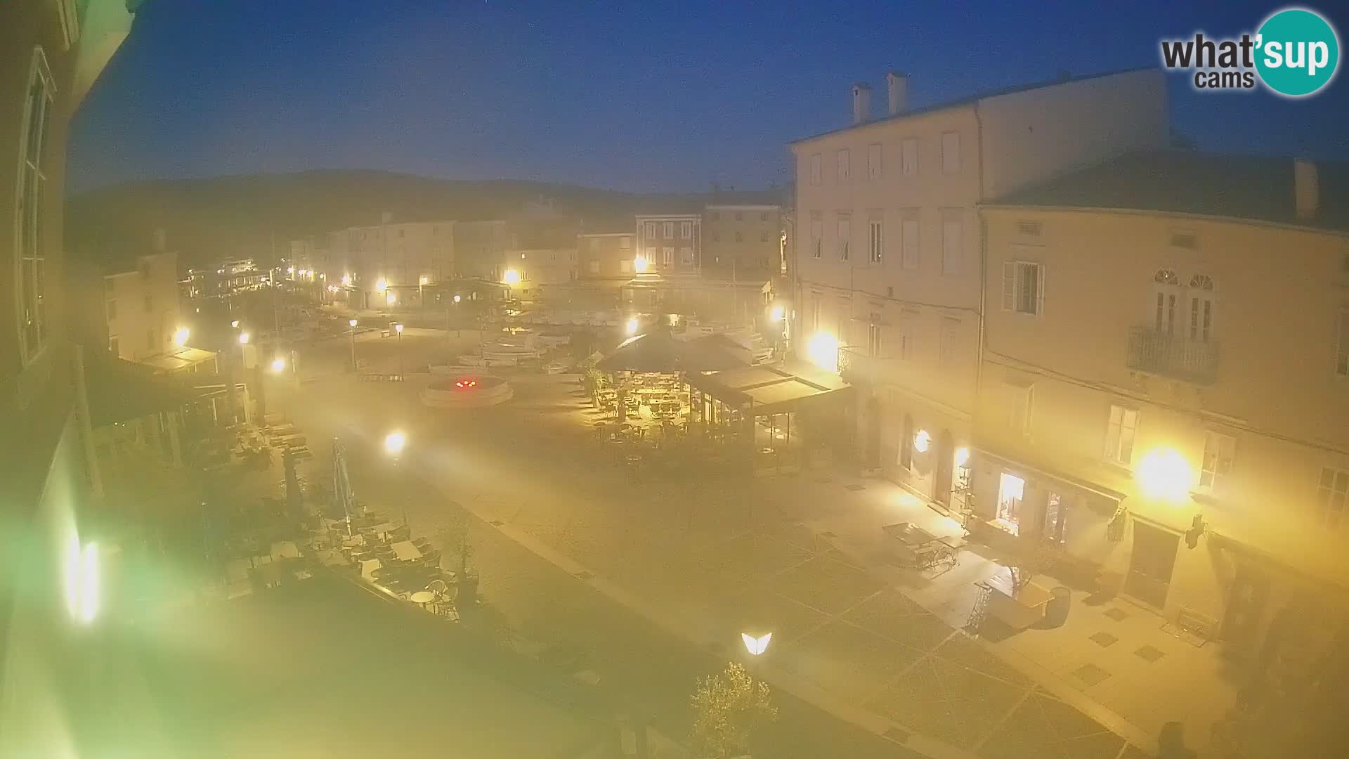LIVE cam Cres city – place principale et “mandrač” – île de Cres – Croatie