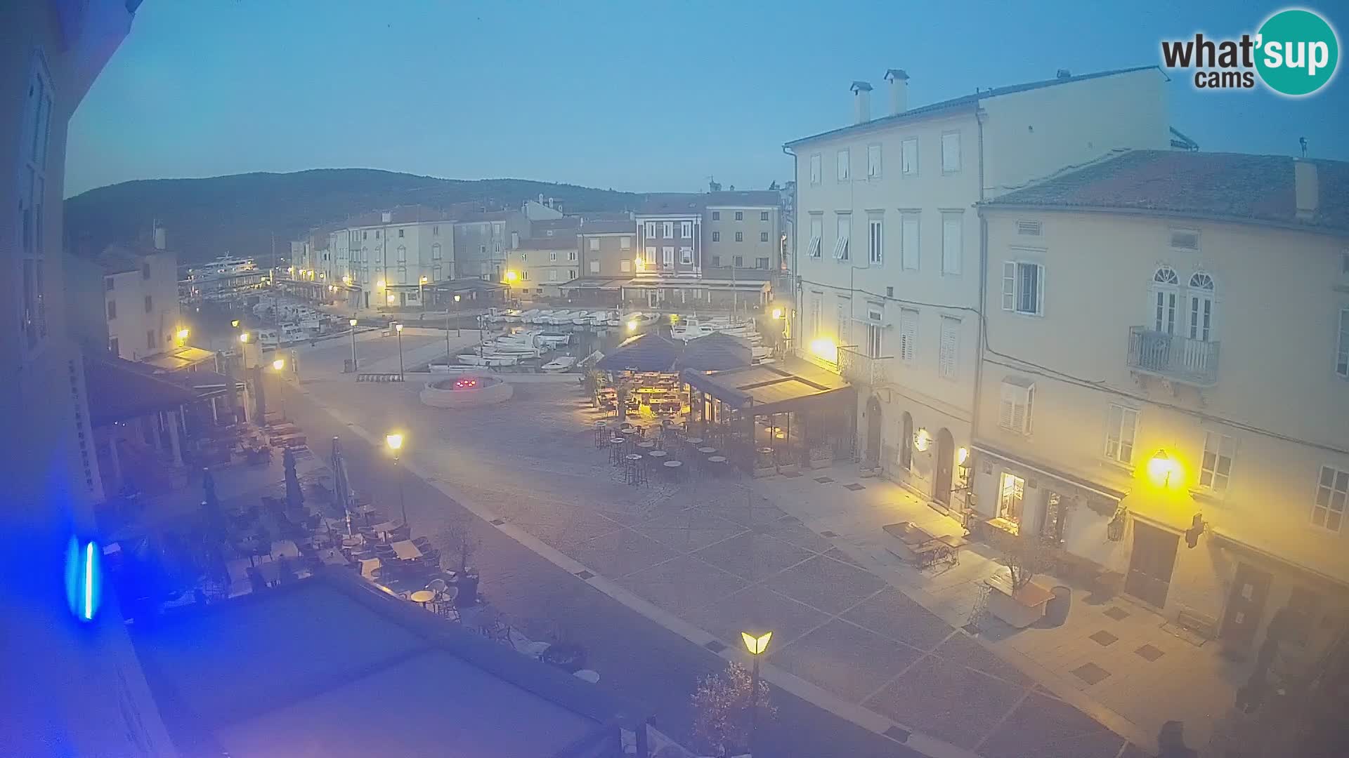 Cámara en vivo ciudad de Cres – plaza principal y “mandrač” – isla de Cres – Croacia