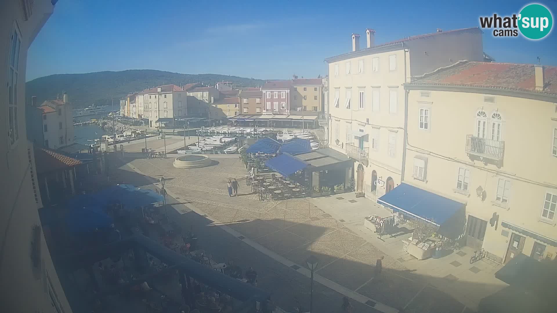 LIVE cam Cres city – place principale et “mandrač” – île de Cres – Croatie
