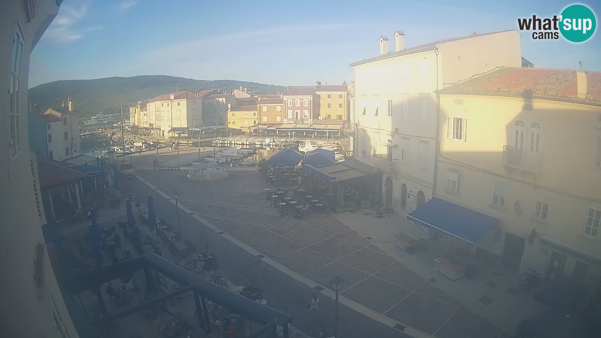LIVE cam Cres city – place principale et “mandrač” – île de Cres – Croatie