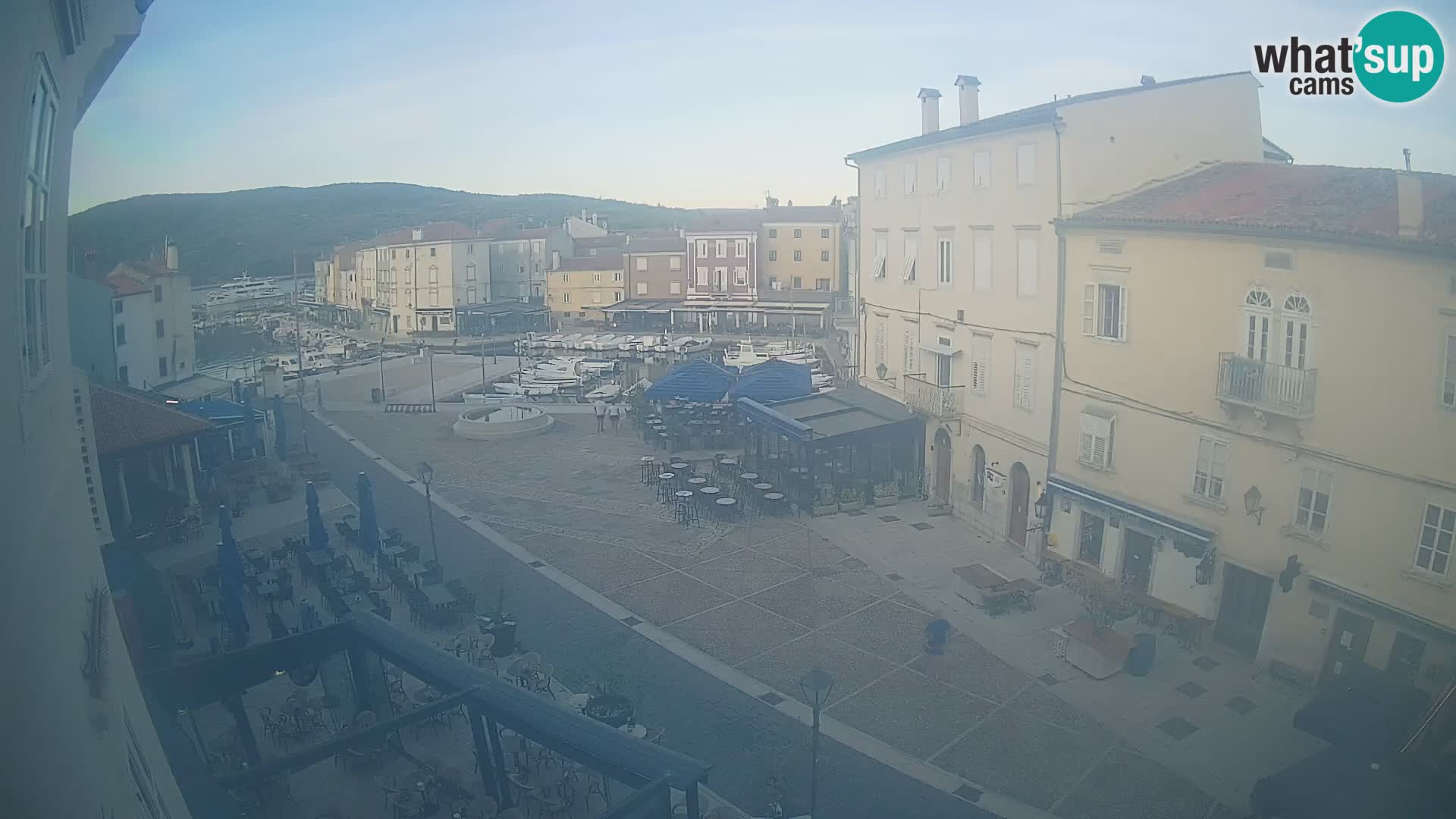 Cámara en vivo ciudad de Cres – plaza principal y “mandrač” – isla de Cres – Croacia