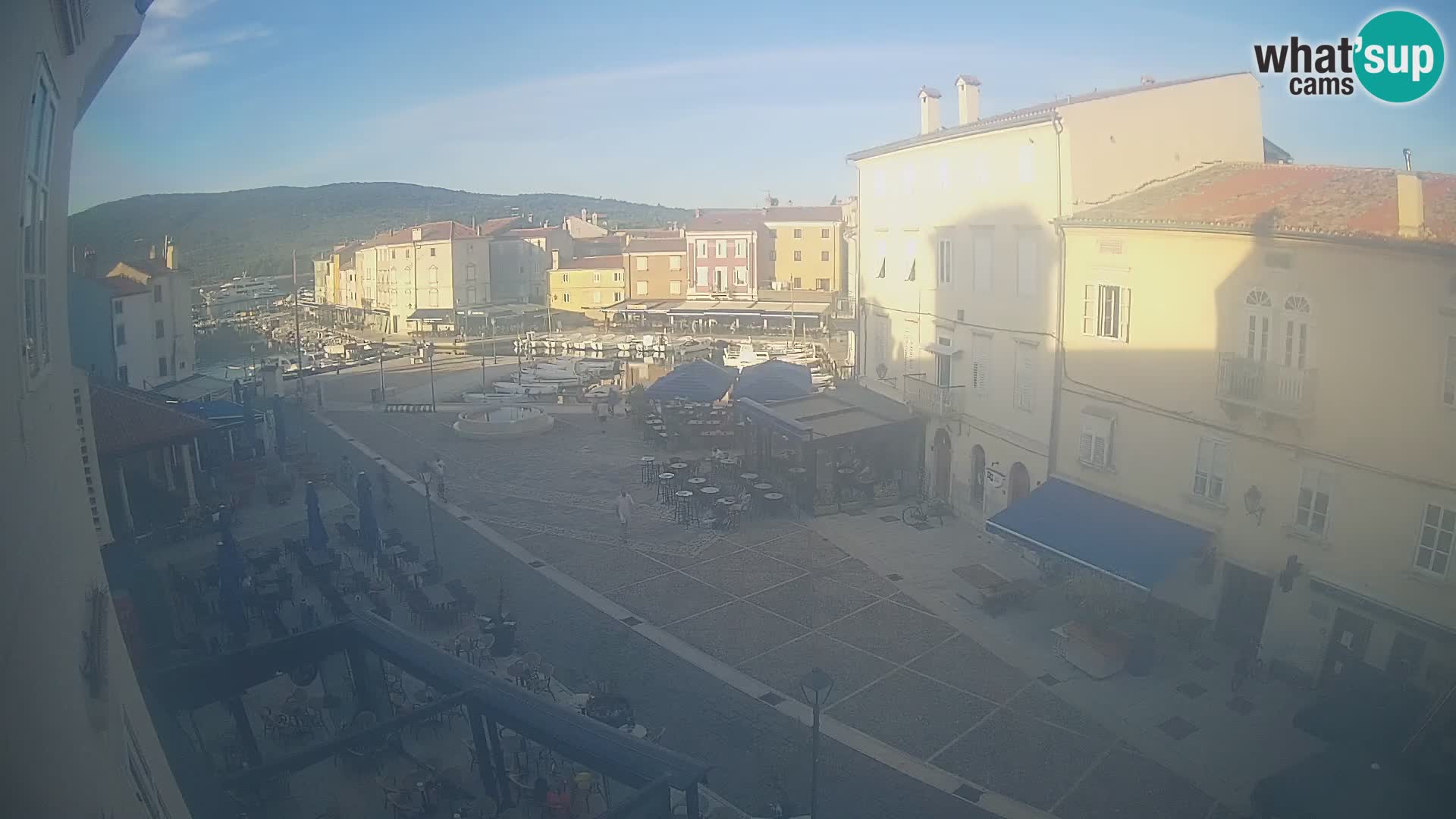 LIVE cam Cres city – place principale et “mandrač” – île de Cres – Croatie