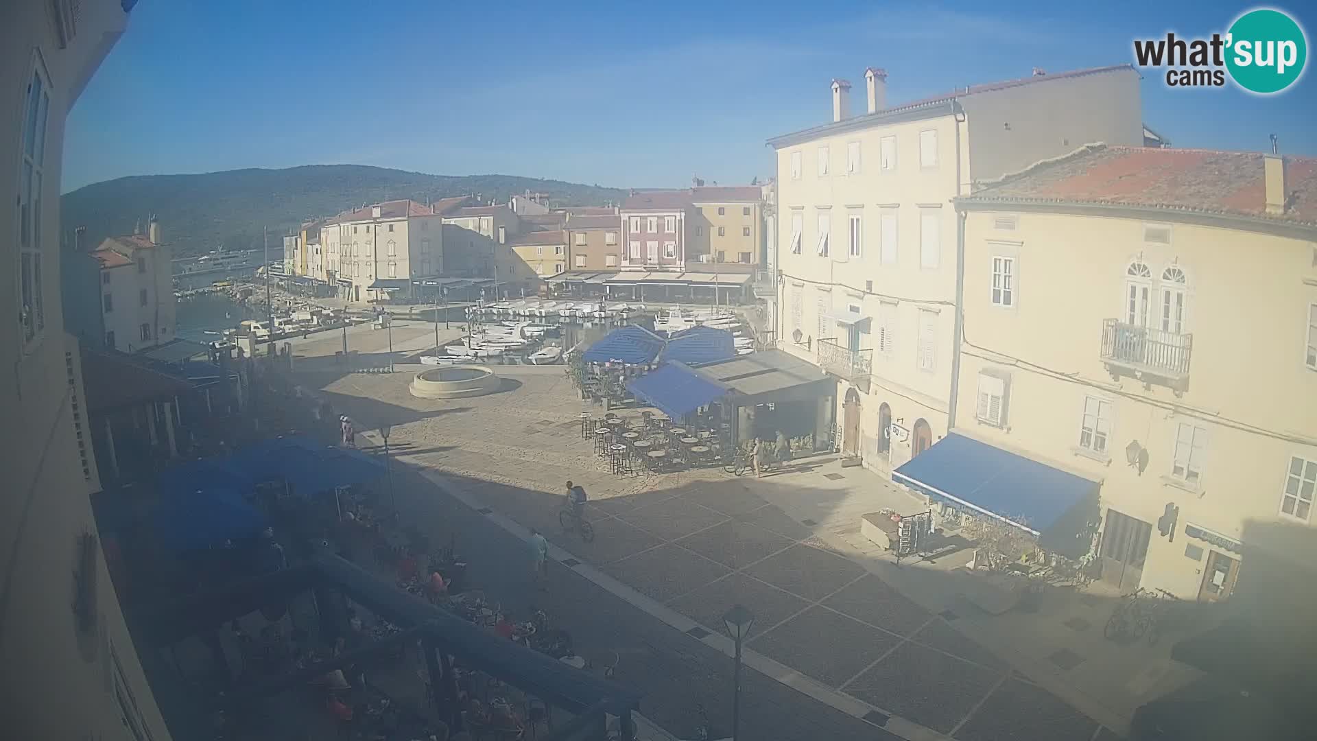 Cámara en vivo ciudad de Cres – plaza principal y “mandrač” – isla de Cres – Croacia