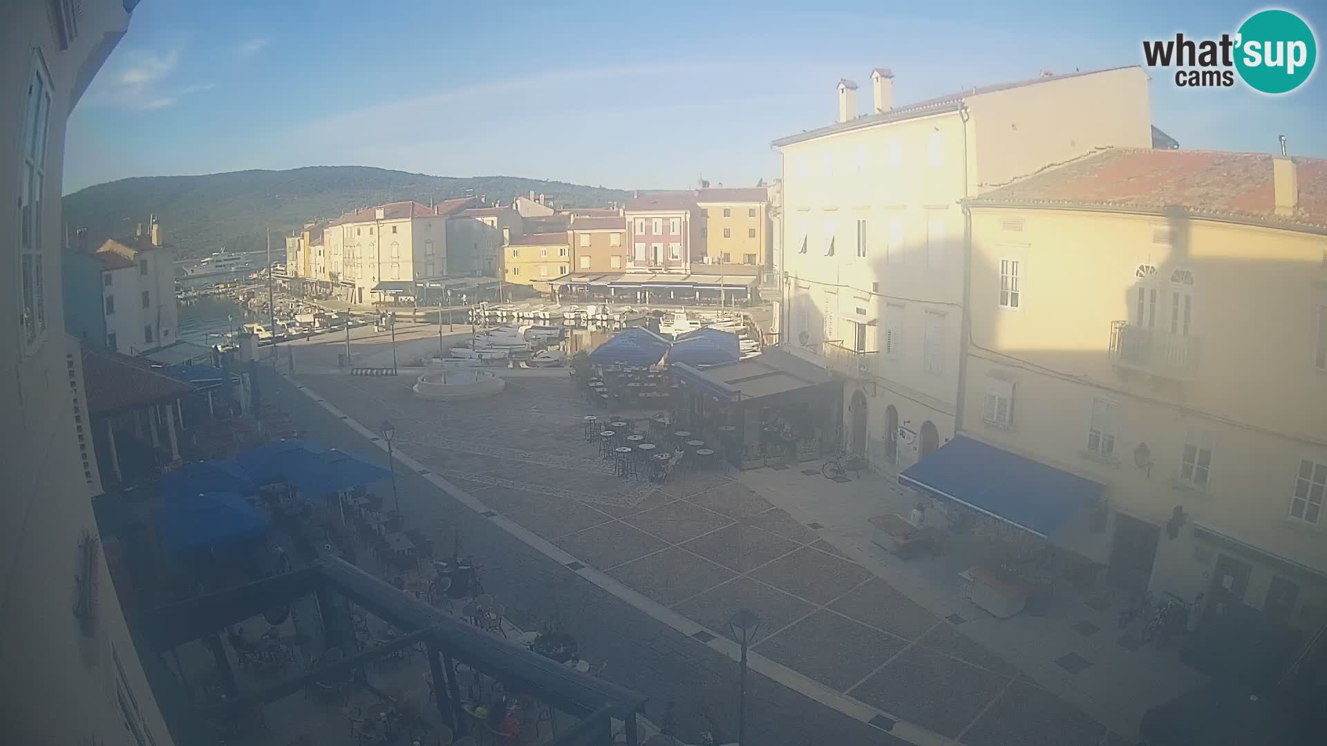LIVE cam Cres city – place principale et “mandrač” – île de Cres – Croatie