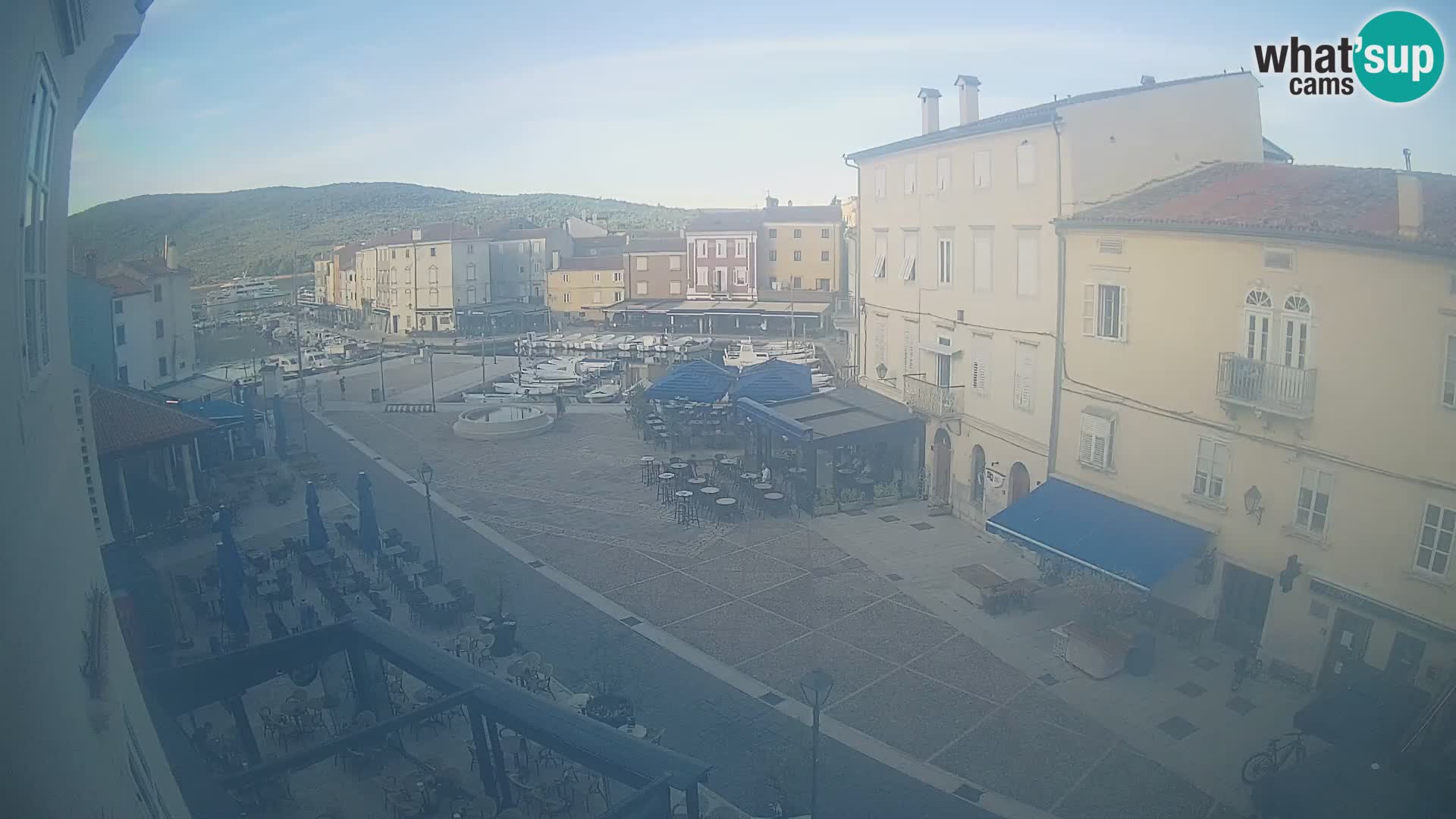 Cámara en vivo ciudad de Cres – plaza principal y “mandrač” – isla de Cres – Croacia