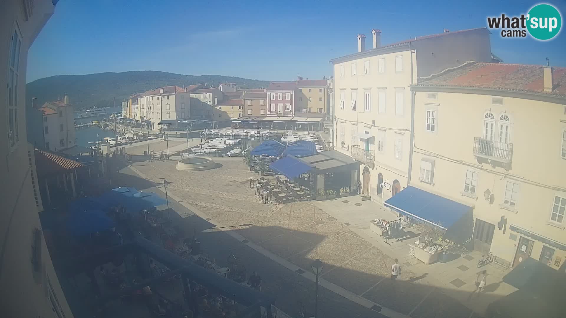 Cámara en vivo ciudad de Cres – plaza principal y “mandrač” – isla de Cres – Croacia