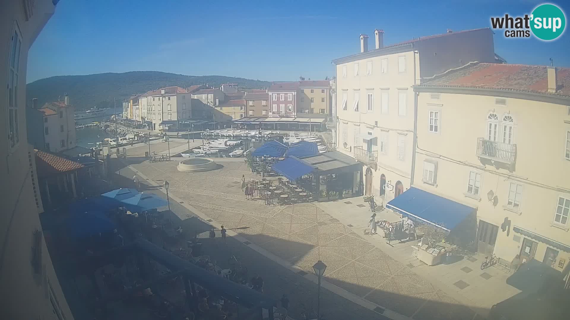 Cámara en vivo ciudad de Cres – plaza principal y “mandrač” – isla de Cres – Croacia
