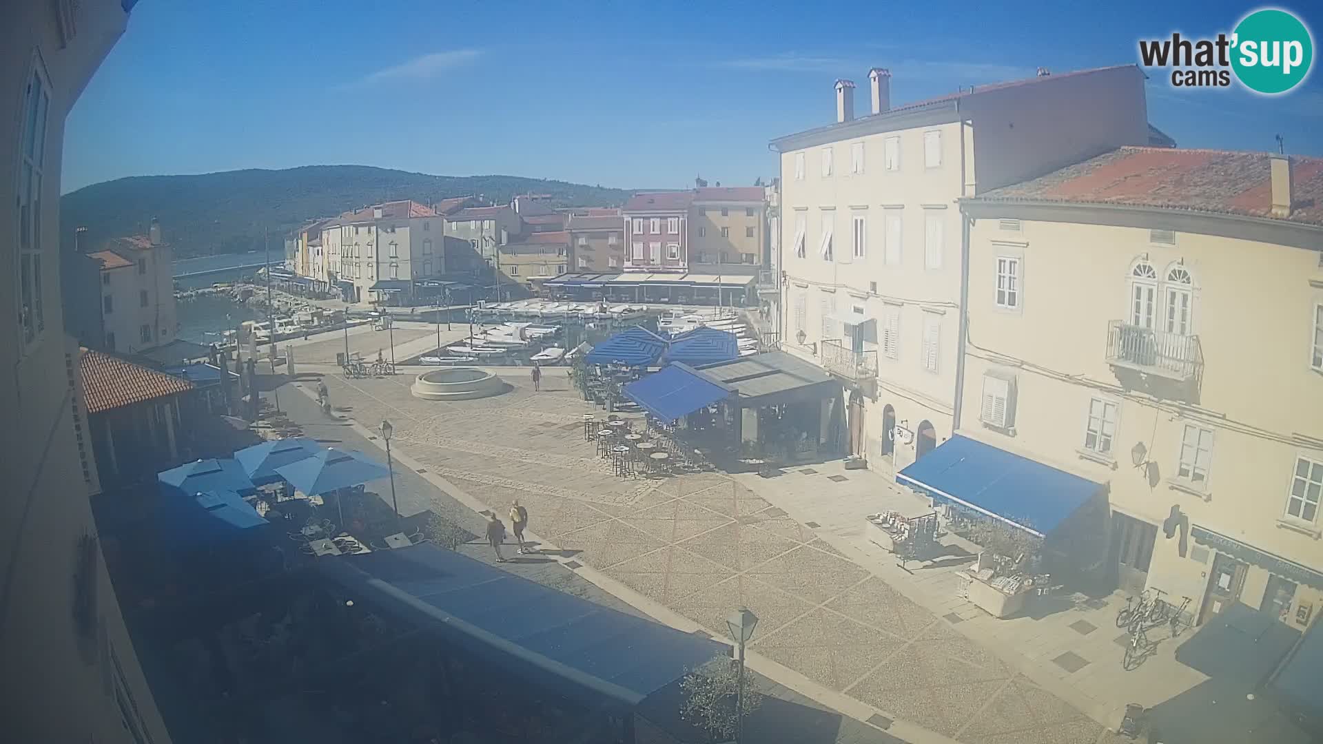 LIVE cam Cres city – place principale et “mandrač” – île de Cres – Croatie