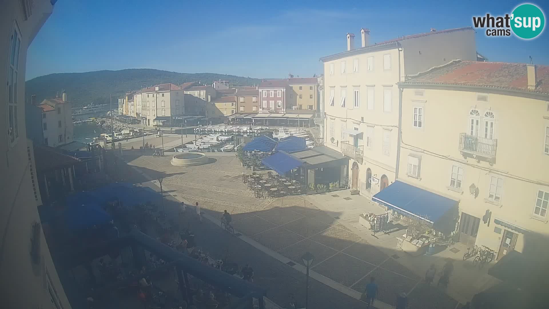 Cámara en vivo ciudad de Cres – plaza principal y “mandrač” – isla de Cres – Croacia