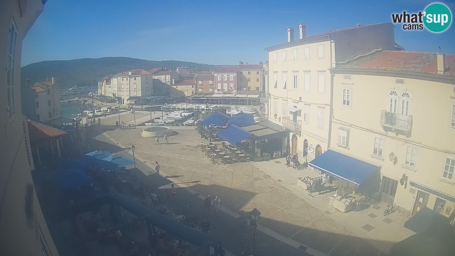 Cámara en vivo ciudad de Cres – plaza principal y “mandrač” – isla de Cres – Croacia