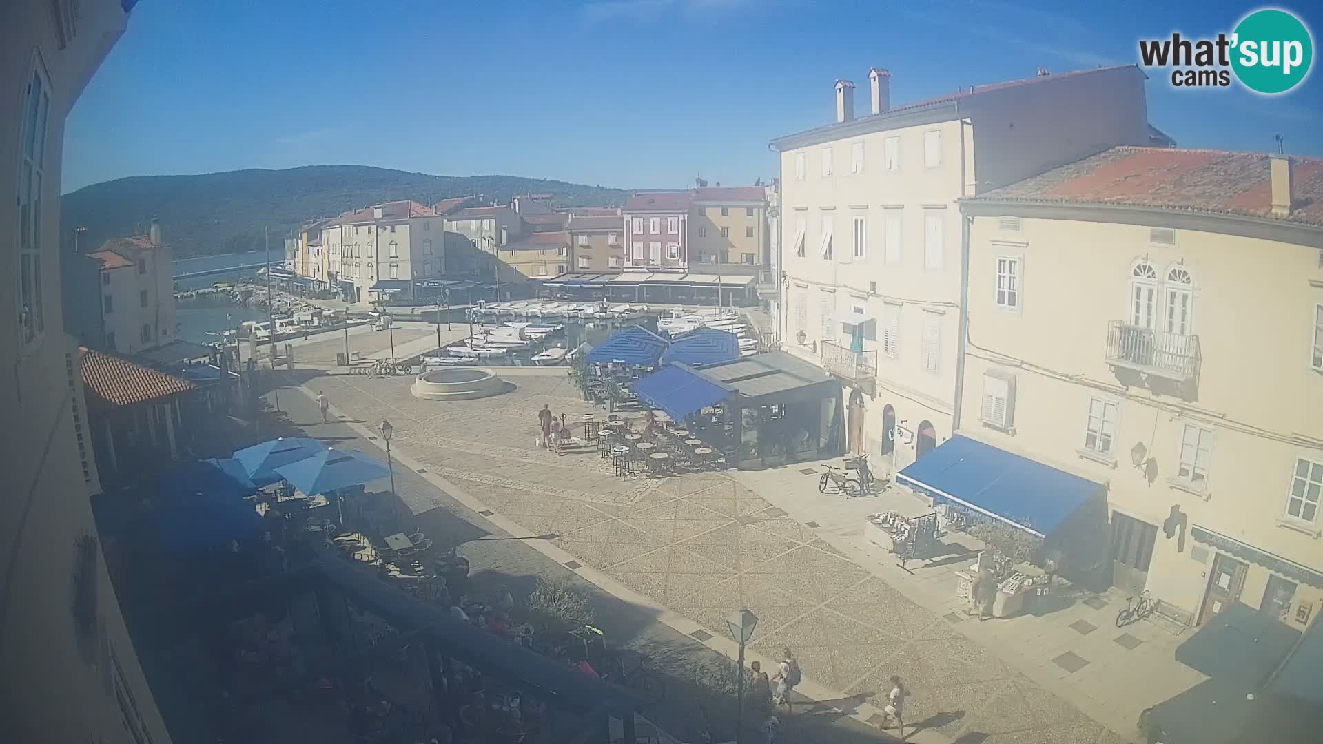 LIVE cam Cres city – place principale et “mandrač” – île de Cres – Croatie