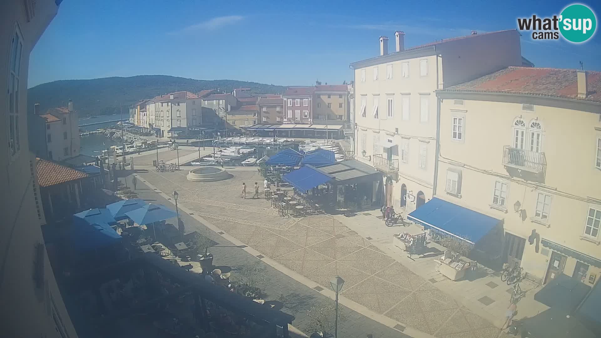 LIVE cam Cres city – place principale et “mandrač” – île de Cres – Croatie