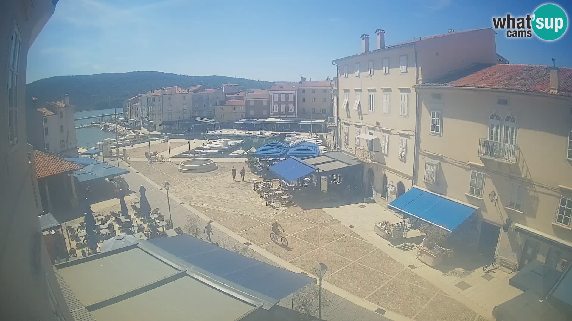 LIVE cam Cres city – place principale et “mandrač” – île de Cres – Croatie