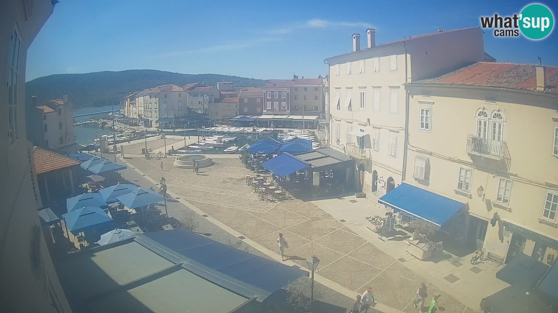 LIVE cam Cres city – place principale et “mandrač” – île de Cres – Croatie
