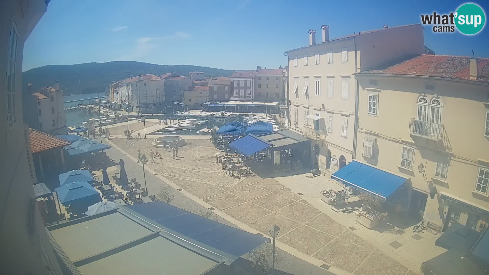 Cámara en vivo ciudad de Cres – plaza principal y “mandrač” – isla de Cres – Croacia