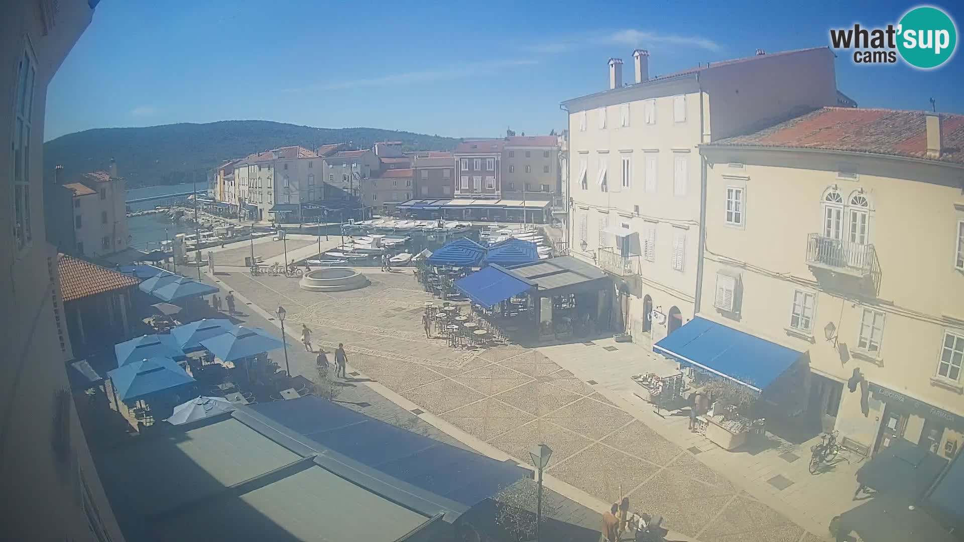 Cámara en vivo ciudad de Cres – plaza principal y “mandrač” – isla de Cres – Croacia