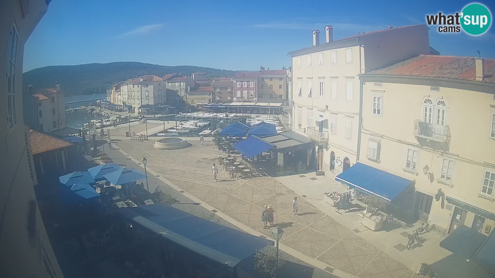 Cámara en vivo ciudad de Cres – plaza principal y “mandrač” – isla de Cres – Croacia
