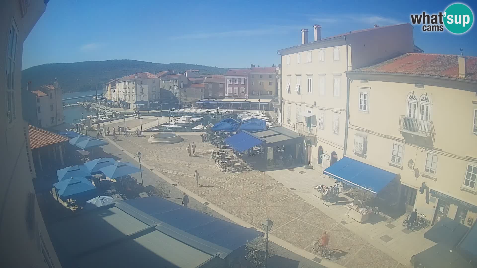 Cámara en vivo ciudad de Cres – plaza principal y “mandrač” – isla de Cres – Croacia