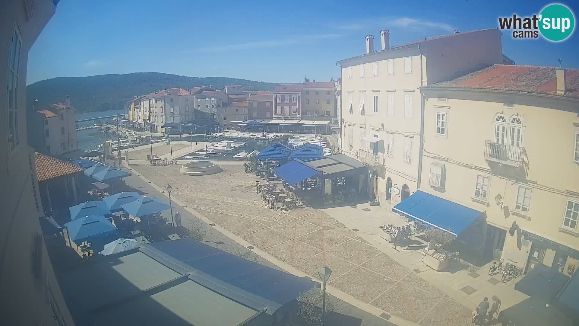 Cámara en vivo ciudad de Cres – plaza principal y “mandrač” – isla de Cres – Croacia