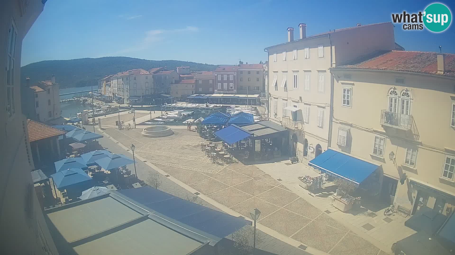 Cámara en vivo ciudad de Cres – plaza principal y “mandrač” – isla de Cres – Croacia