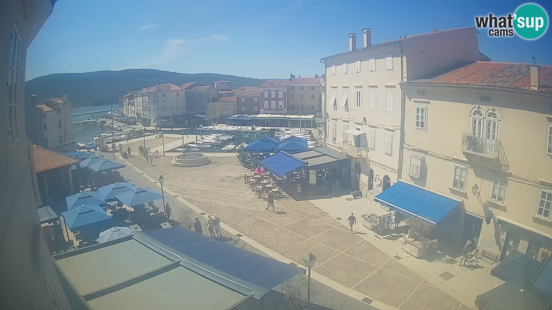 Cámara en vivo ciudad de Cres – plaza principal y “mandrač” – isla de Cres – Croacia