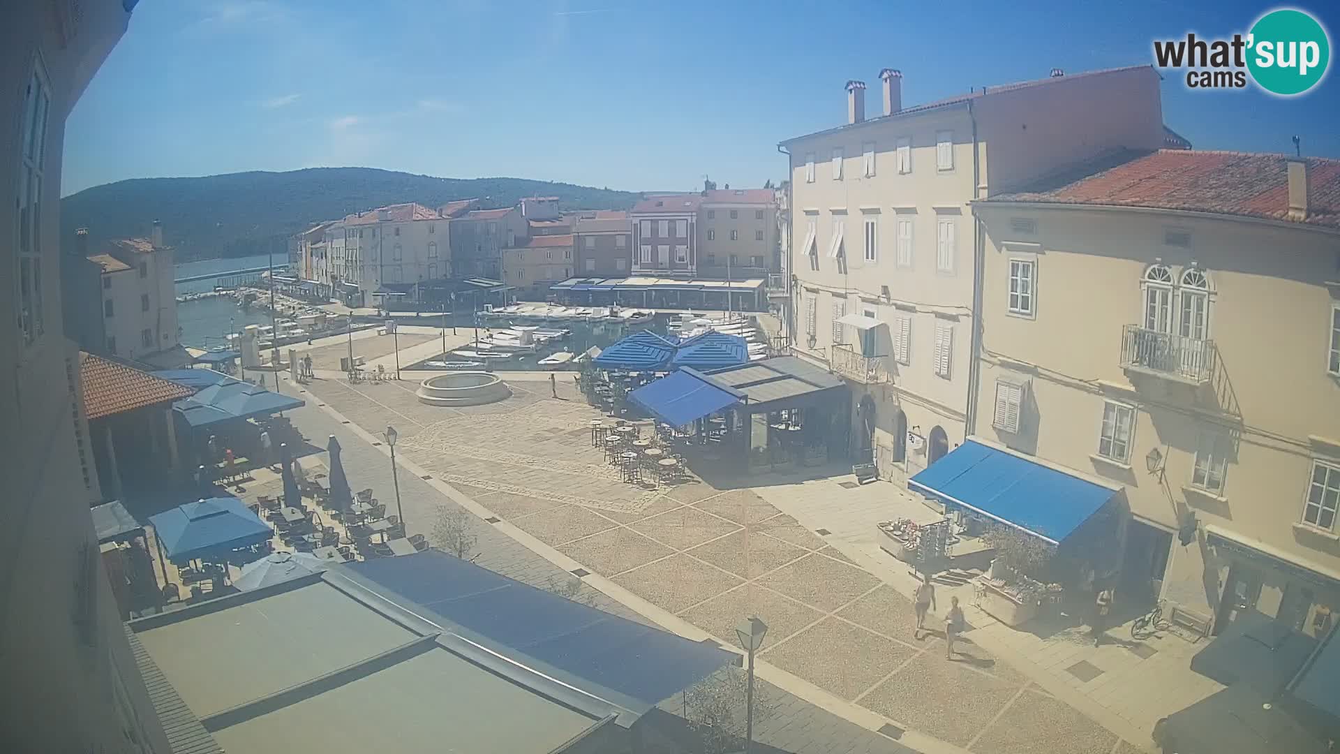 Cámara en vivo ciudad de Cres – plaza principal y “mandrač” – isla de Cres – Croacia
