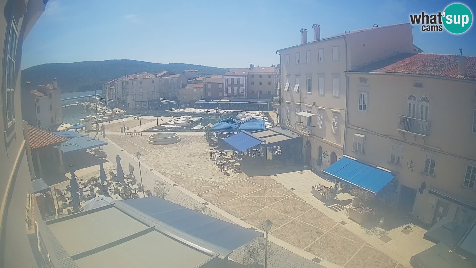 Cámara en vivo ciudad de Cres – plaza principal y “mandrač” – isla de Cres – Croacia