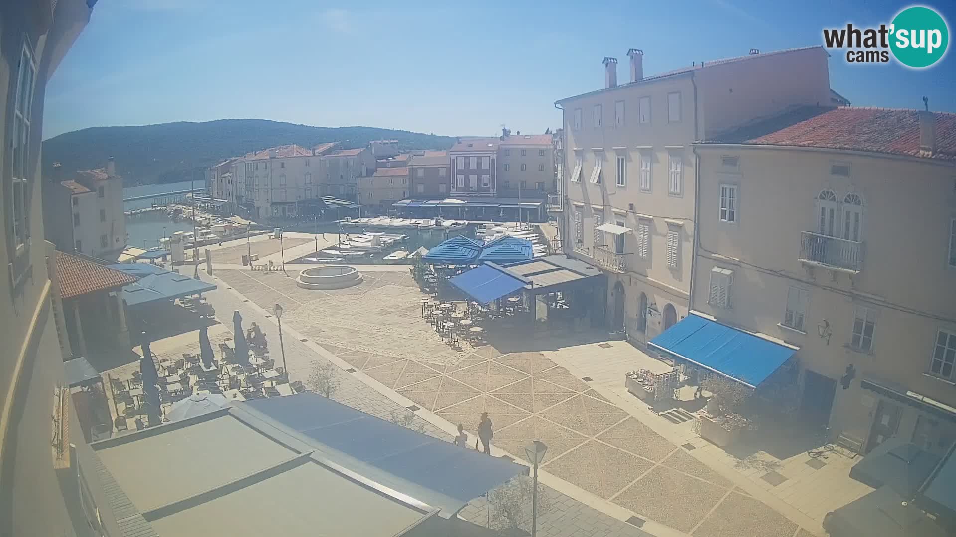 LIVE cam Cres city – place principale et “mandrač” – île de Cres – Croatie