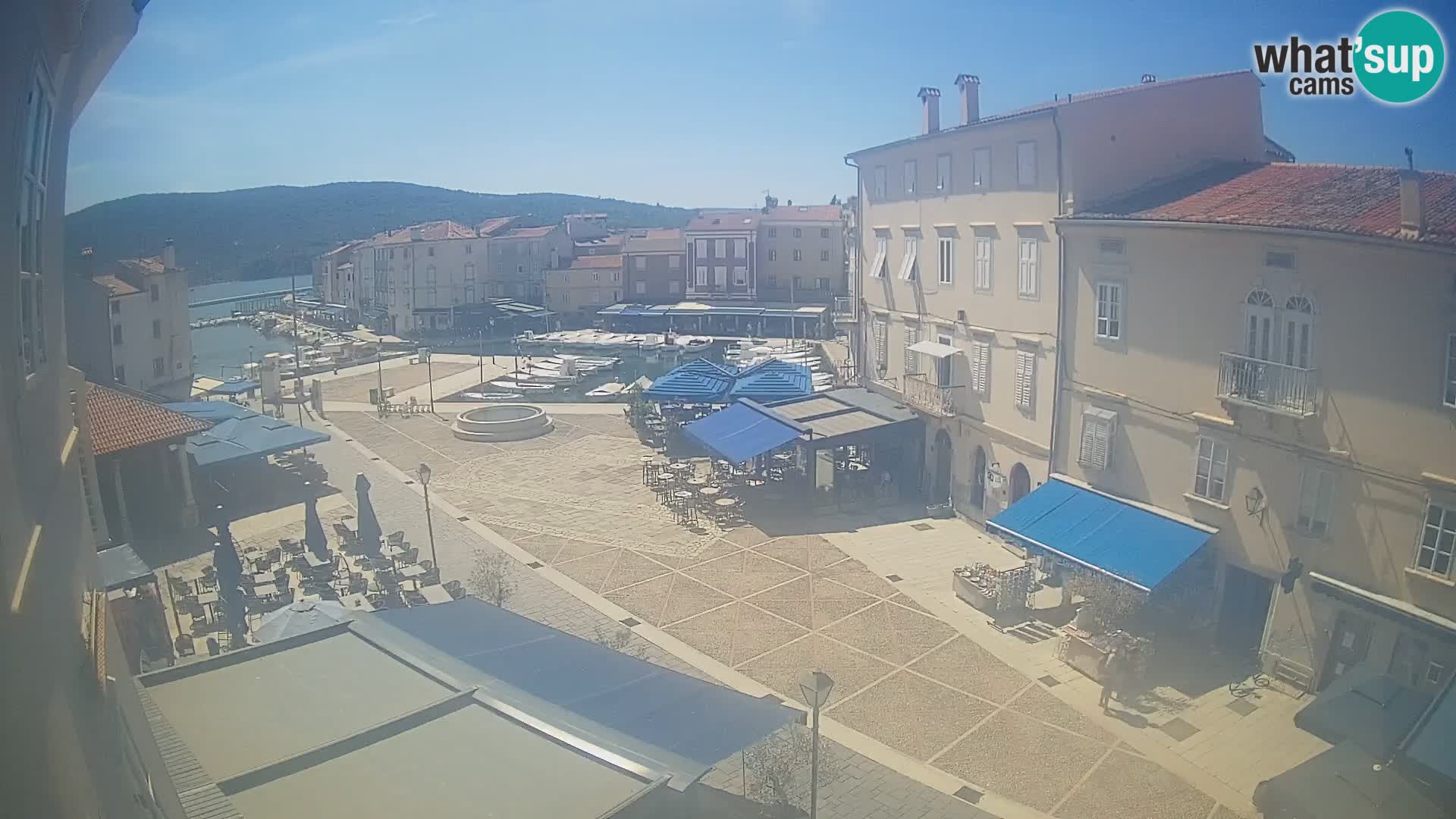LIVE cam Cres city – place principale et “mandrač” – île de Cres – Croatie