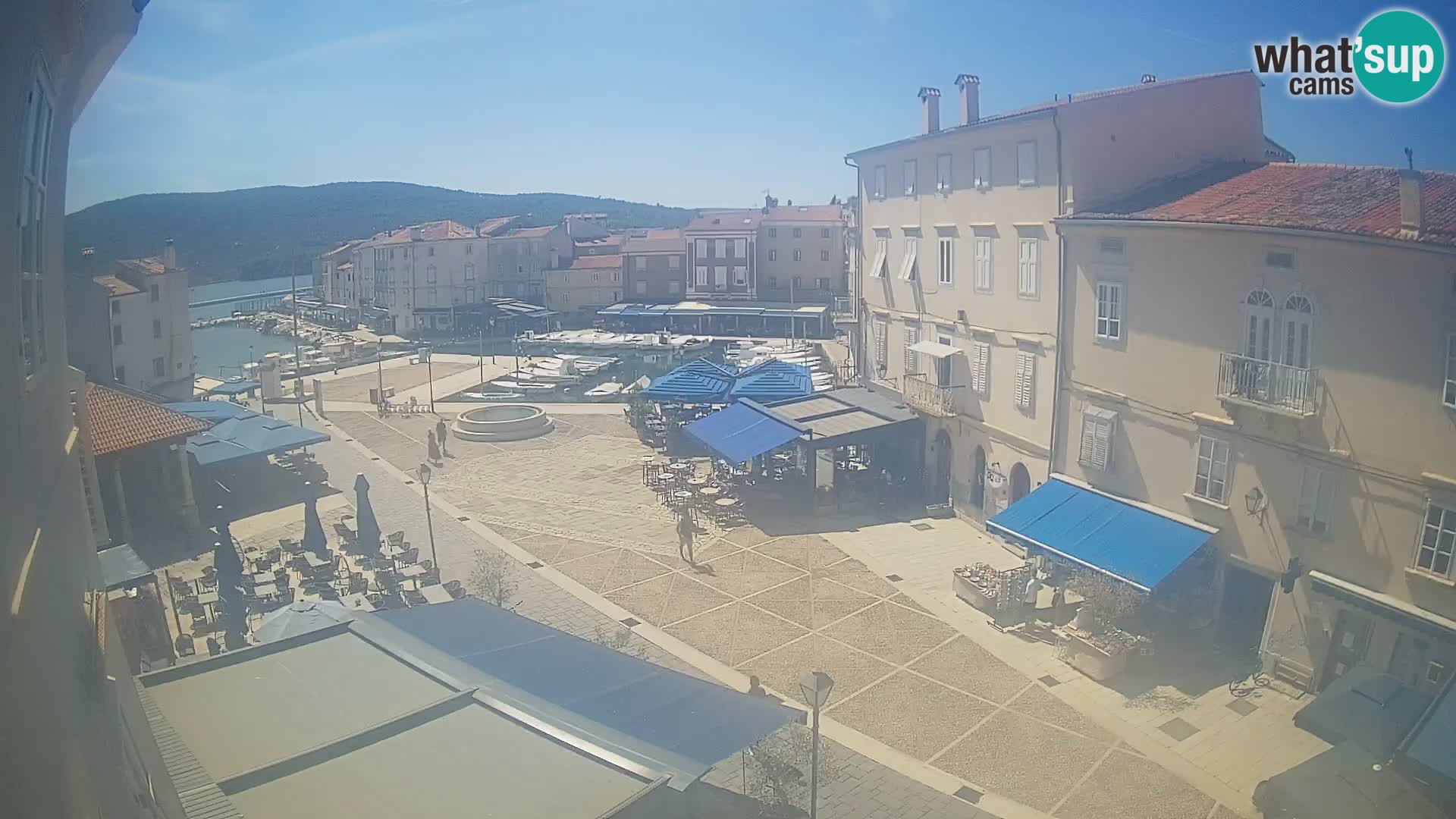 Cámara en vivo ciudad de Cres – plaza principal y “mandrač” – isla de Cres – Croacia