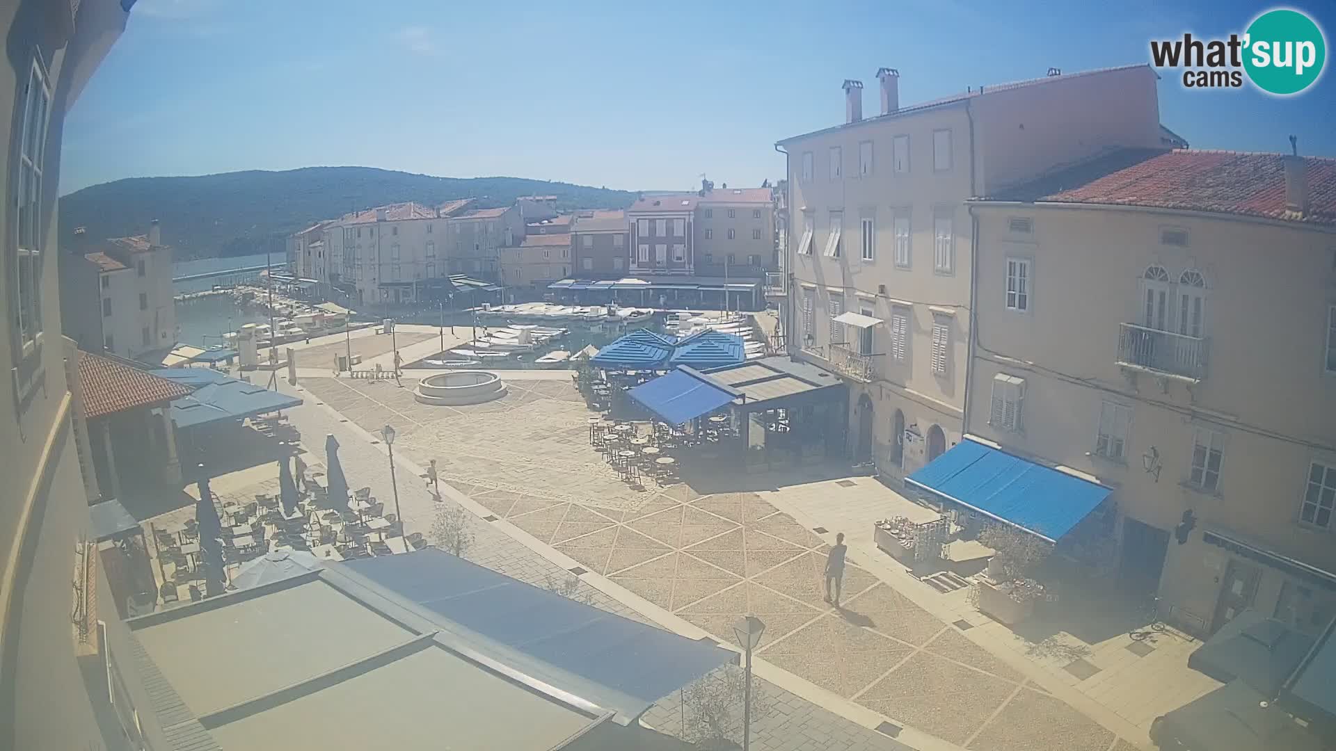 Cámara en vivo ciudad de Cres – plaza principal y “mandrač” – isla de Cres – Croacia
