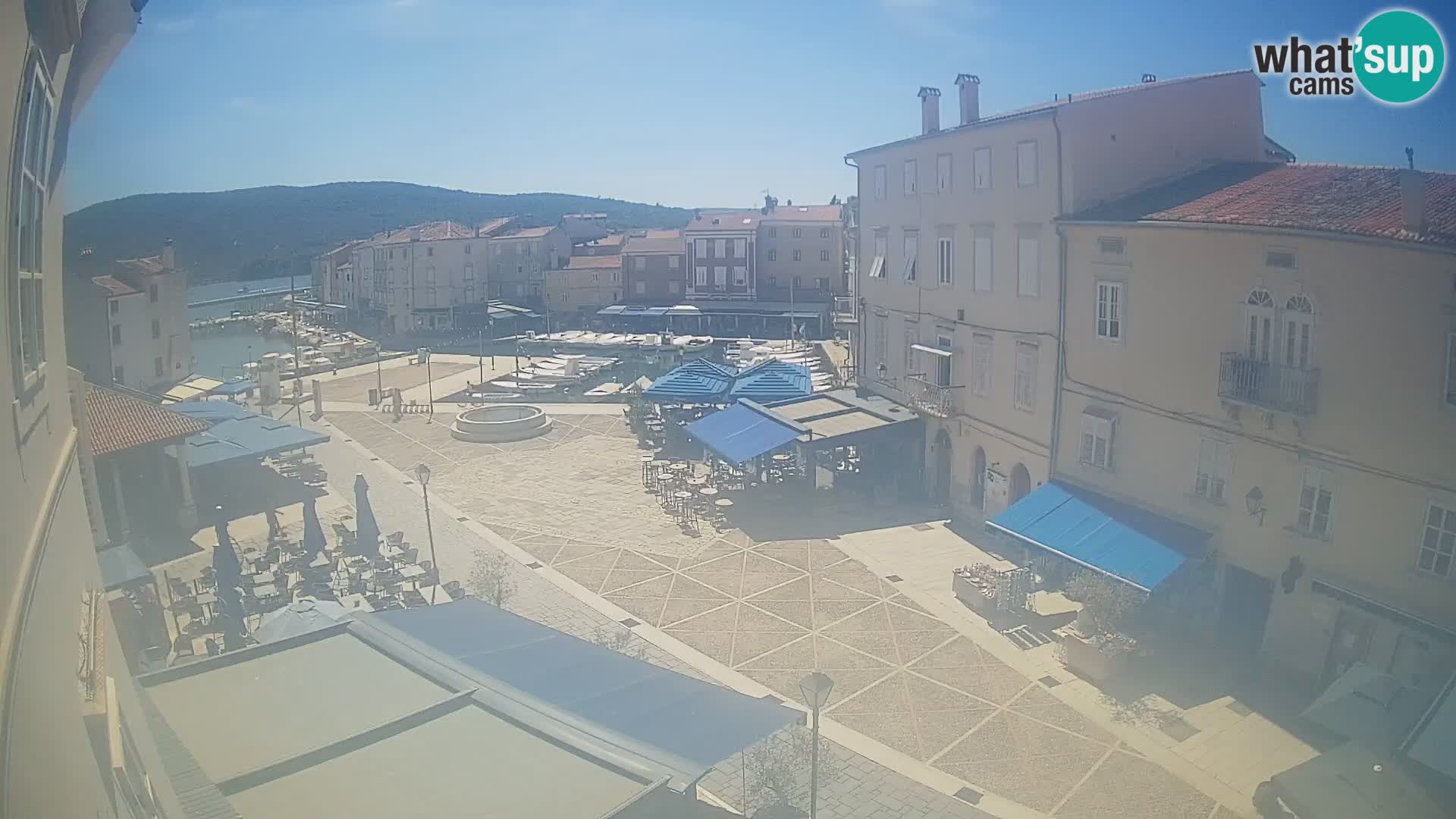 LIVE cam Cres city – place principale et “mandrač” – île de Cres – Croatie