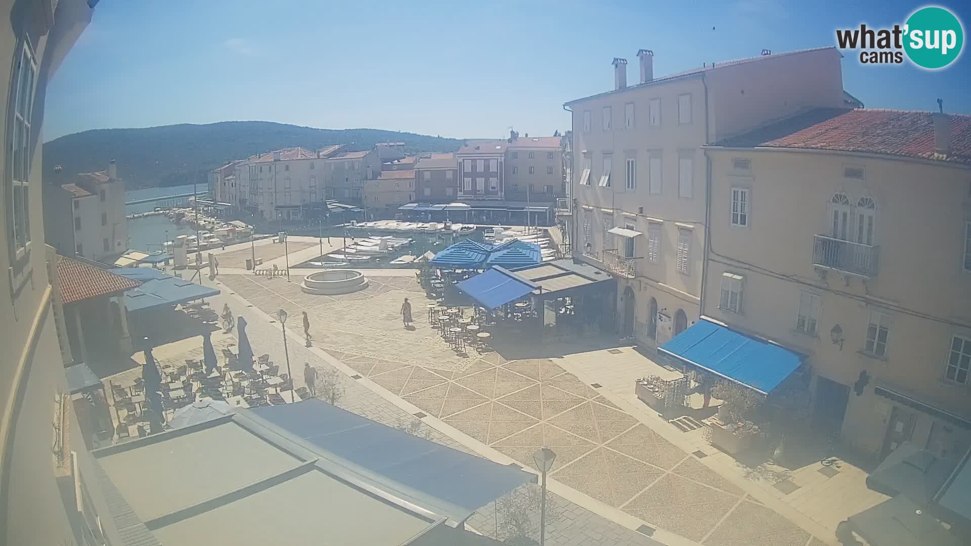 LIVE cam Cres city – place principale et “mandrač” – île de Cres – Croatie