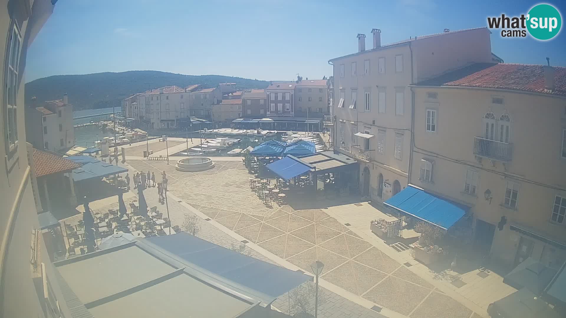 Cámara en vivo ciudad de Cres – plaza principal y “mandrač” – isla de Cres – Croacia