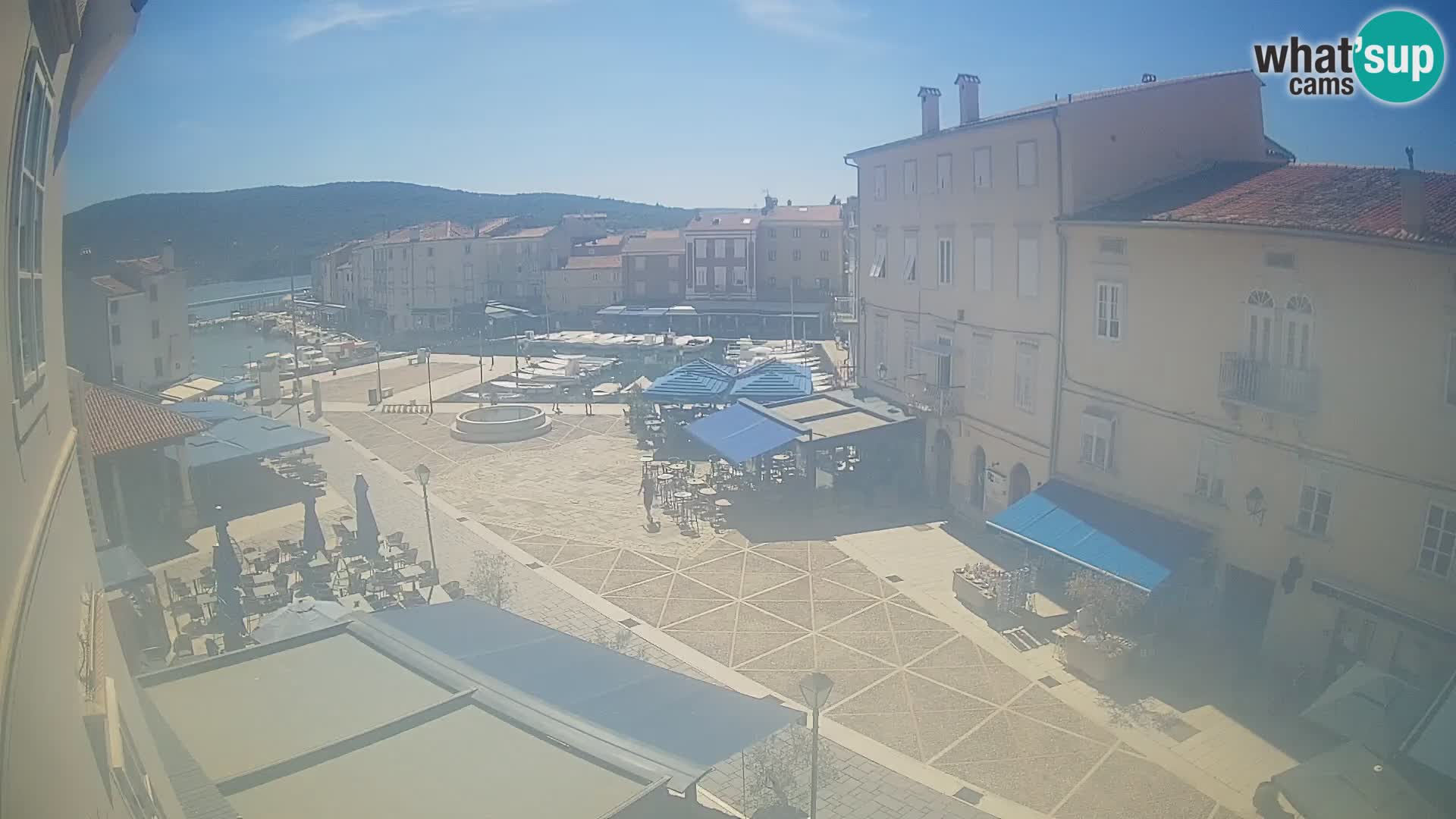 LIVE cam Cres city – place principale et “mandrač” – île de Cres – Croatie