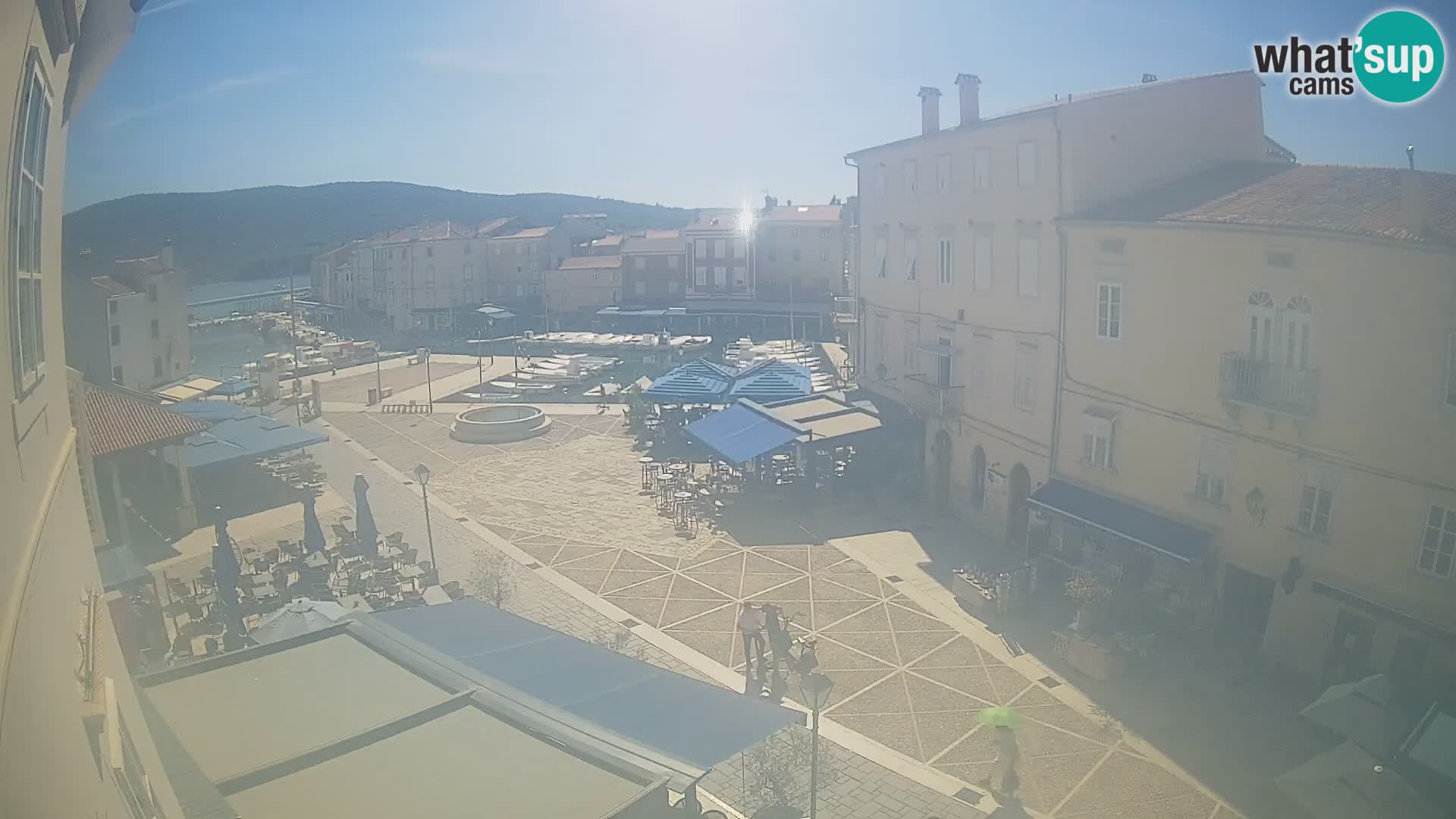 Cámara en vivo ciudad de Cres – plaza principal y “mandrač” – isla de Cres – Croacia