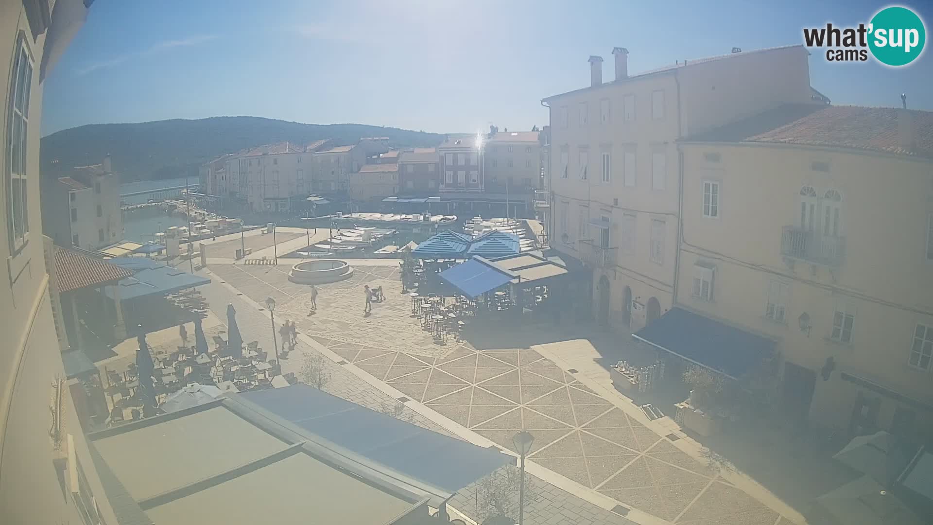 LIVE cam Cres city – place principale et “mandrač” – île de Cres – Croatie
