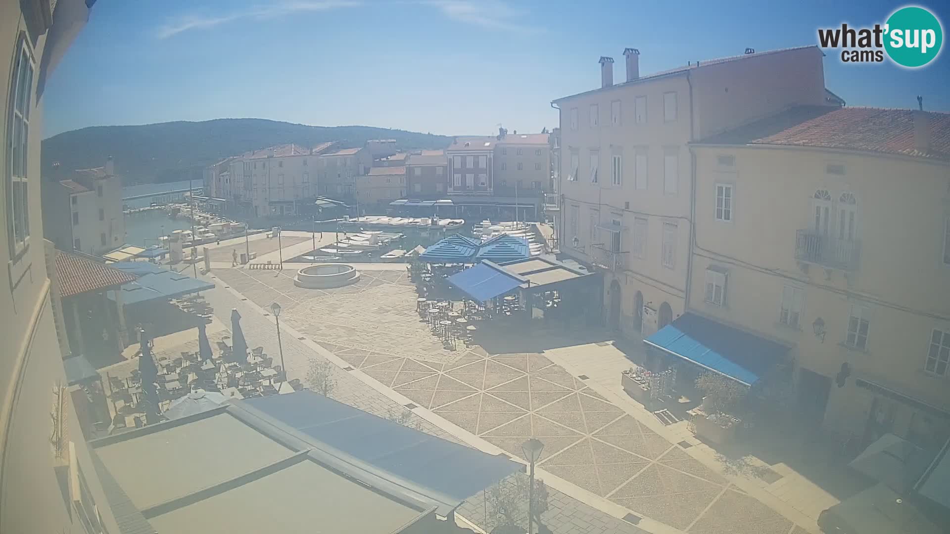 Cámara en vivo ciudad de Cres – plaza principal y “mandrač” – isla de Cres – Croacia