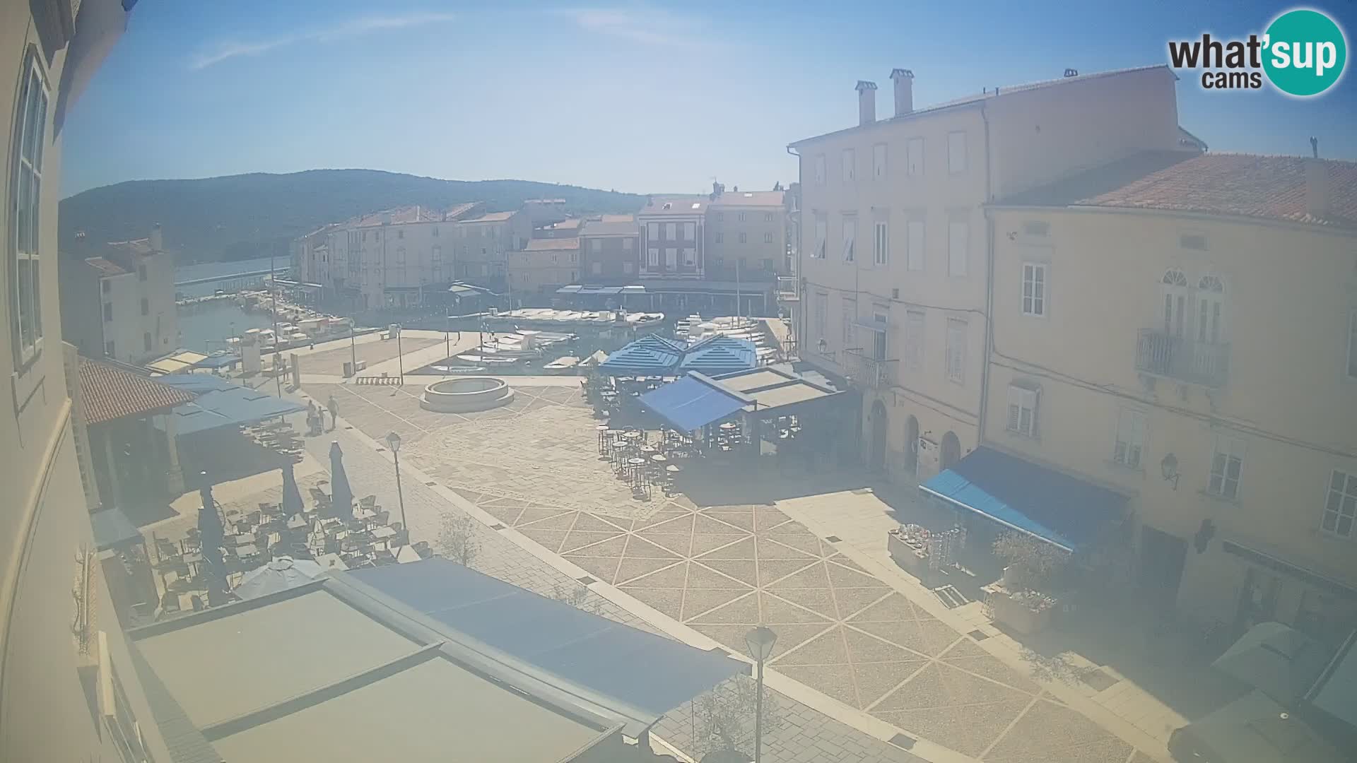 Cámara en vivo ciudad de Cres – plaza principal y “mandrač” – isla de Cres – Croacia