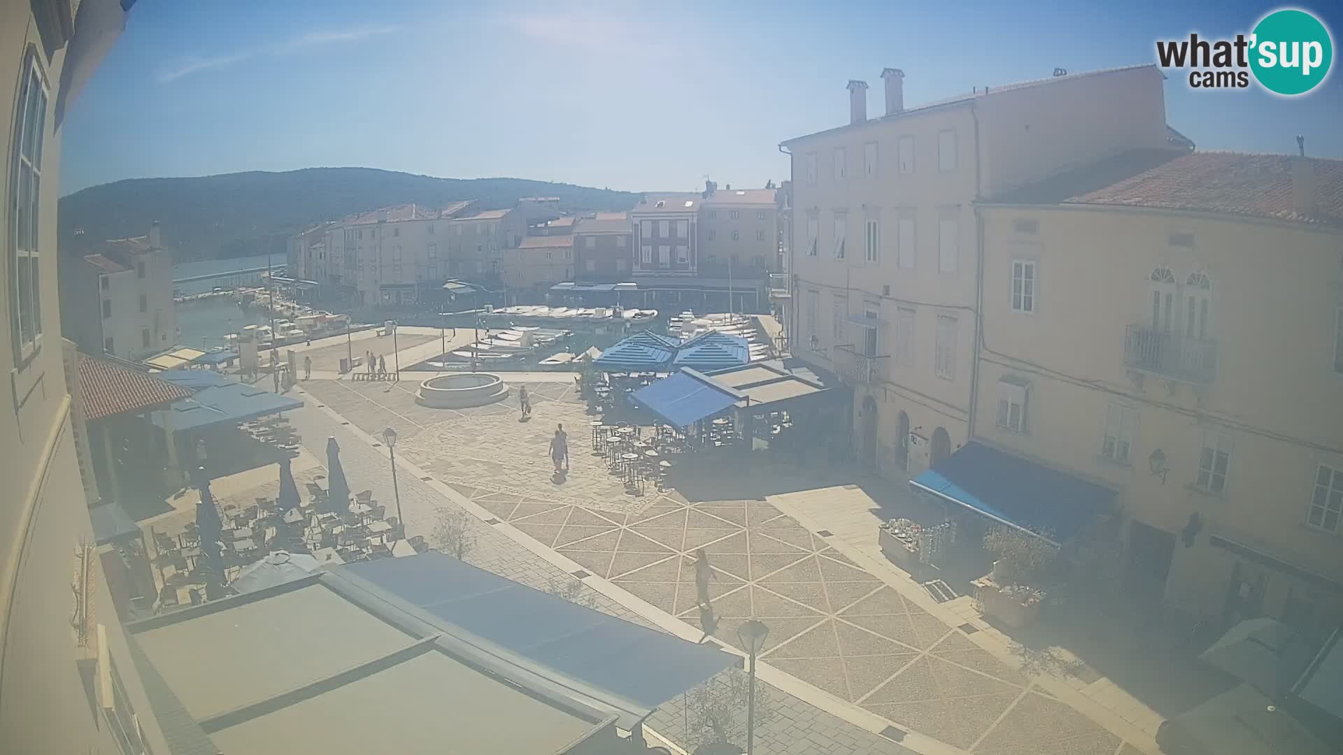 Cámara en vivo ciudad de Cres – plaza principal y “mandrač” – isla de Cres – Croacia