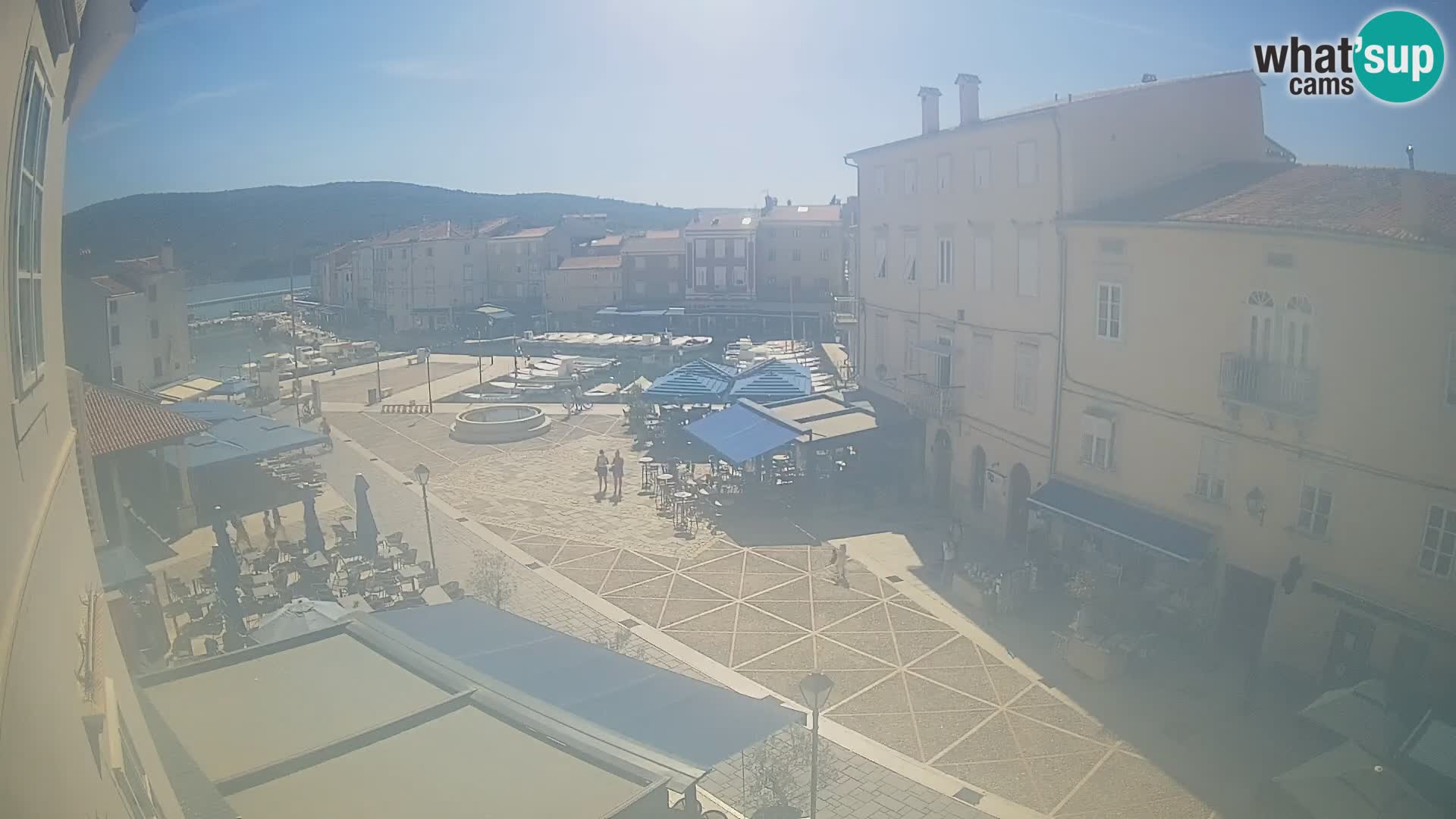 Cámara en vivo ciudad de Cres – plaza principal y “mandrač” – isla de Cres – Croacia