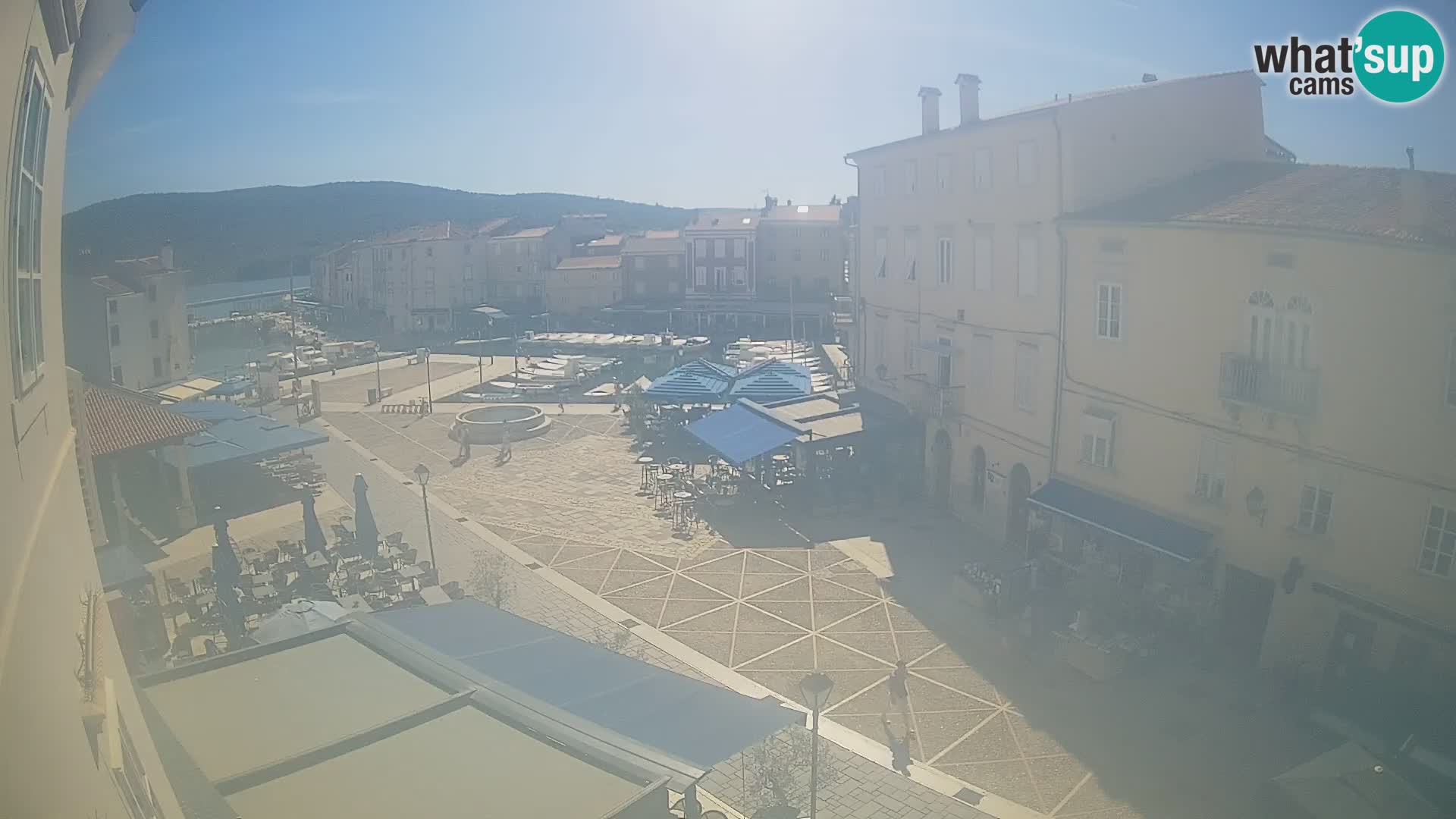 LIVE cam Cres city – place principale et “mandrač” – île de Cres – Croatie