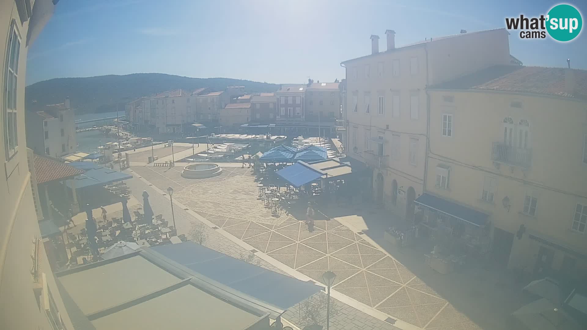 LIVE cam Cres city – place principale et “mandrač” – île de Cres – Croatie